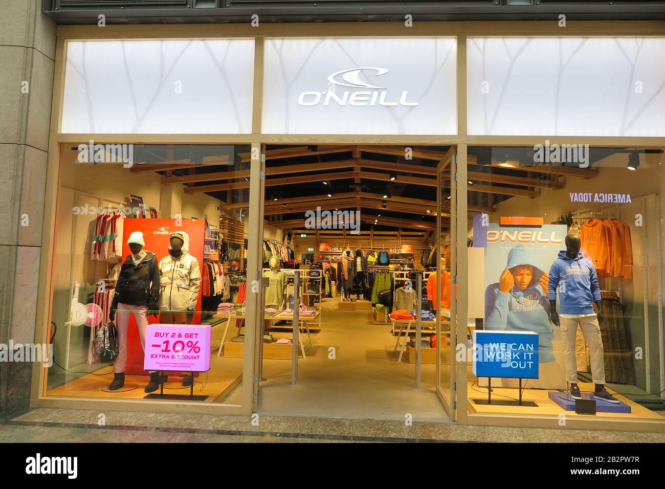 hollister greece mall