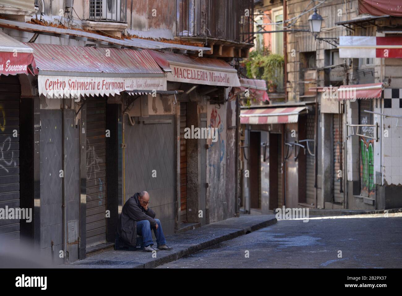Siesta Mittagszeit Catania Sizilien Italien Stock Photo Alamy