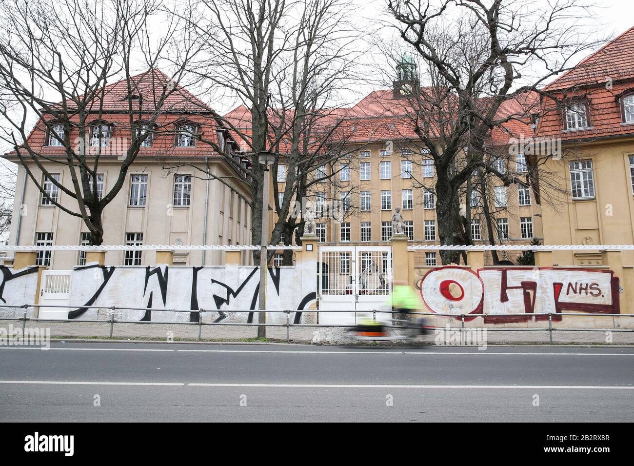 Berlin. 3rd Mar, 2020. Photo taken on March 3, 2020 shows a view of the Emanuel Lasker School, which was closed due to a COVID-19 case, in Berlin, capital of Germany. Germany's confirmed cases of COVID-19 have increased to 188 on Tuesday from 150 a day earlier, according to Robert Koch Institute (RKI), a federal government agency and research institute responsible for disease control and prevention. Credit: Shan Yuqi/Xinhua/Alamy Live News Stock Photo