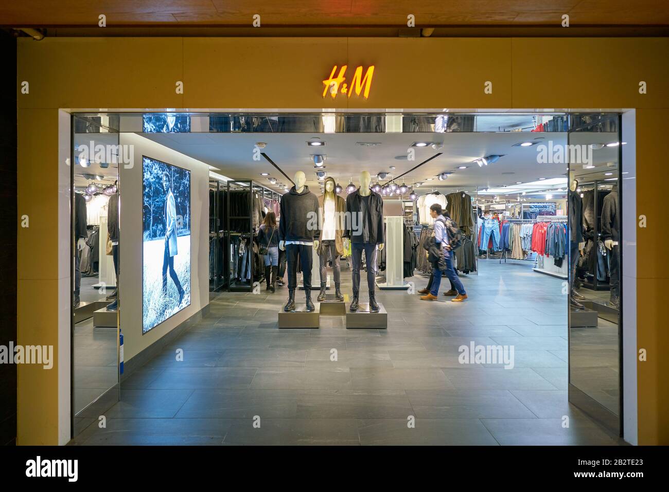 HONG KONG, CHINA - CIRCA JANUARY, 2019: entrance to H&M store in Hong ...