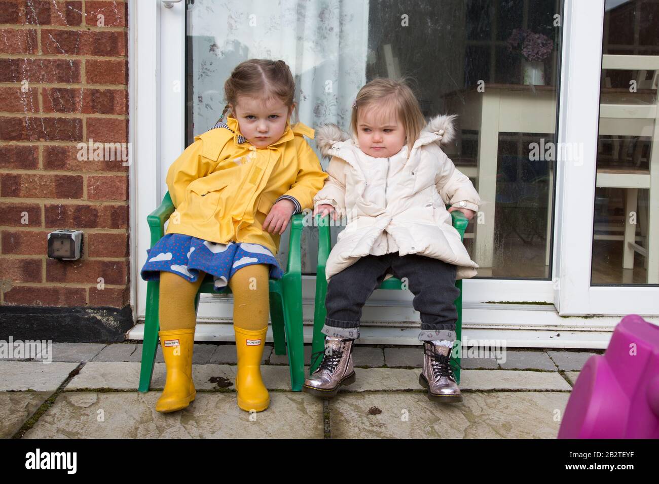 Kids playing outside painting hi-res stock photography and images - Alamy