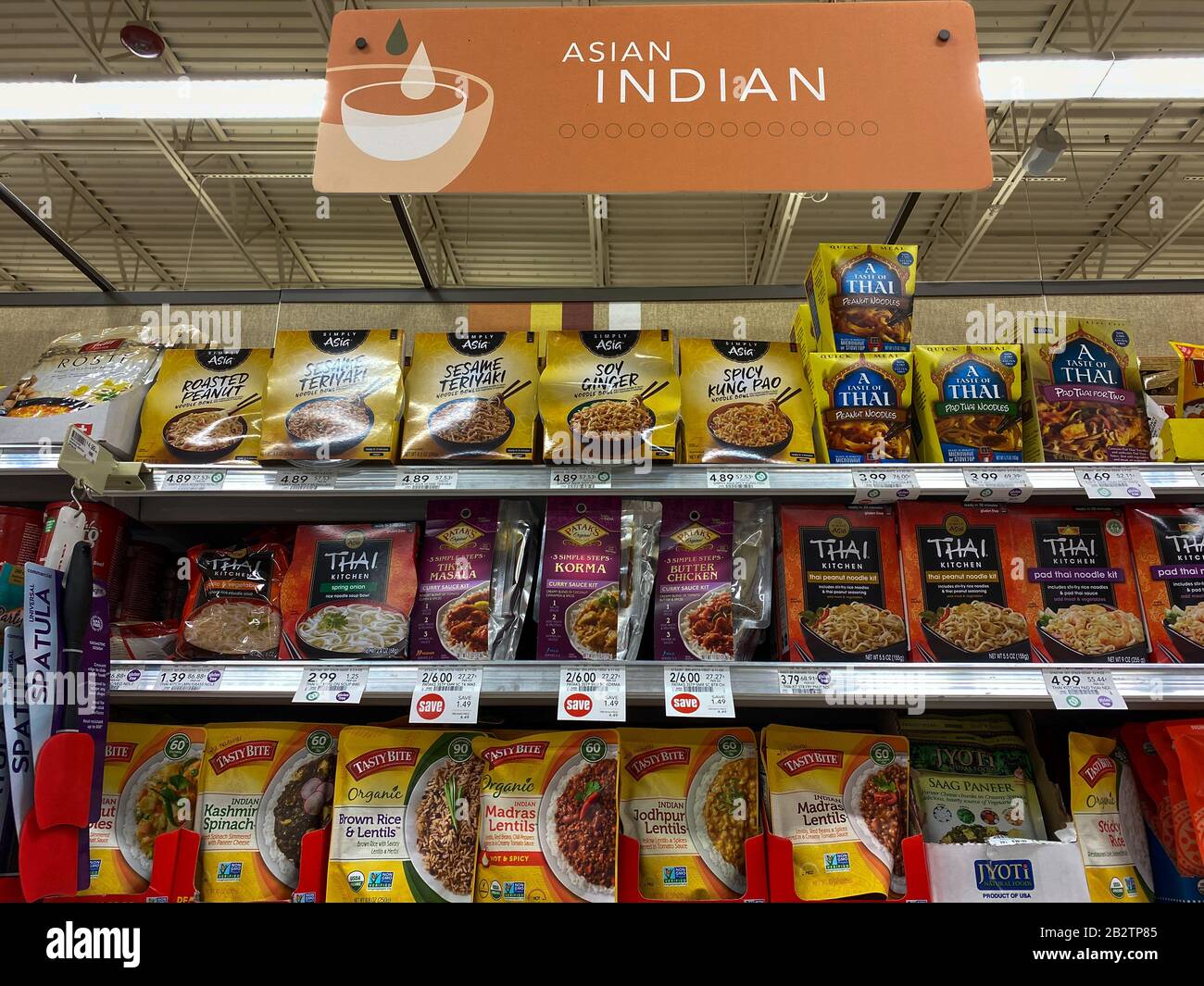 Orlando, FL/USA-2/12/20: The Asian and Indian Food aisle at a Publix  grocery store with a variety of packages of food waiting for customers to  purchas Stock Photo - Alamy