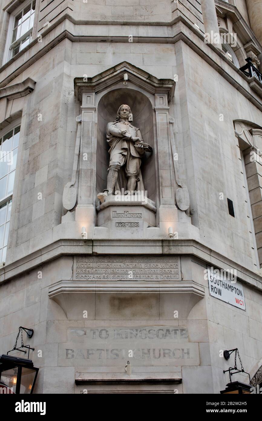 Statue of John Bunyan (1628-1688), author of The Pilgrim's Progress, in a niche in the wall of Baptist Church House, Southampton Row, London Stock Photo