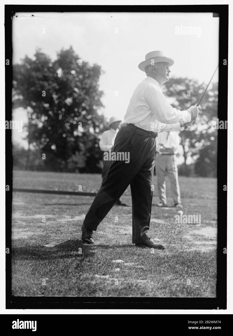 GARDNER, AUGUSTUS PEABODY. REP. FROM MASSACHUSETTS, 1902-1917. COL. AG. O, DURING WAR. PLAYING GOLF Stock Photo