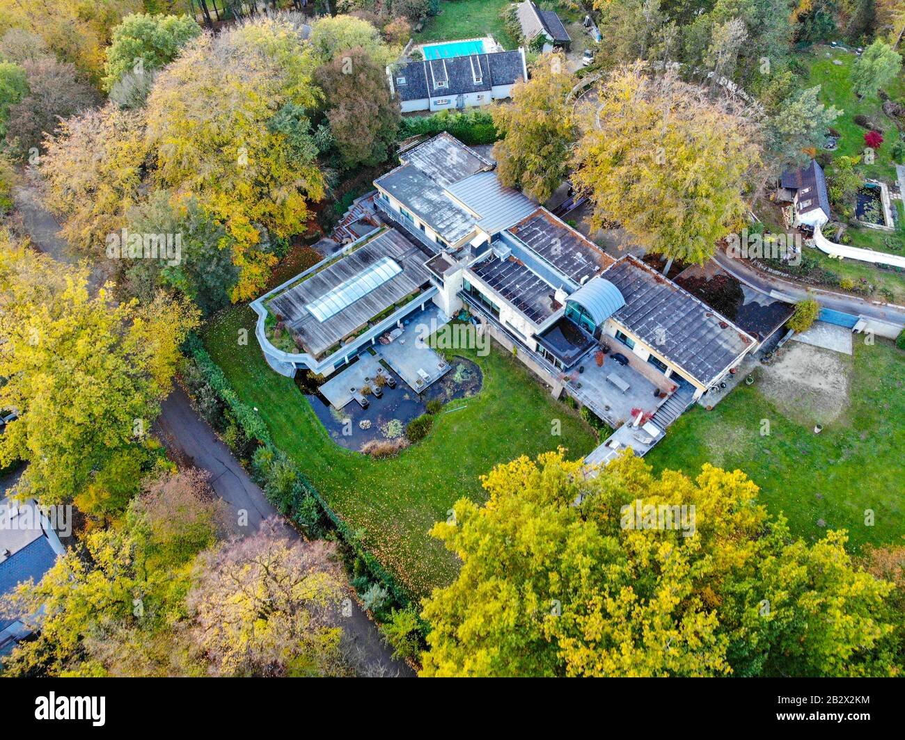 Luxury house villa with front & back yard, lawn in a wealthy