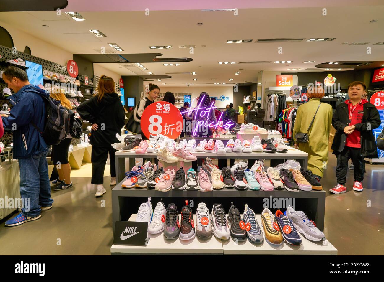 Nike store customer hi res stock photography and images Page 2