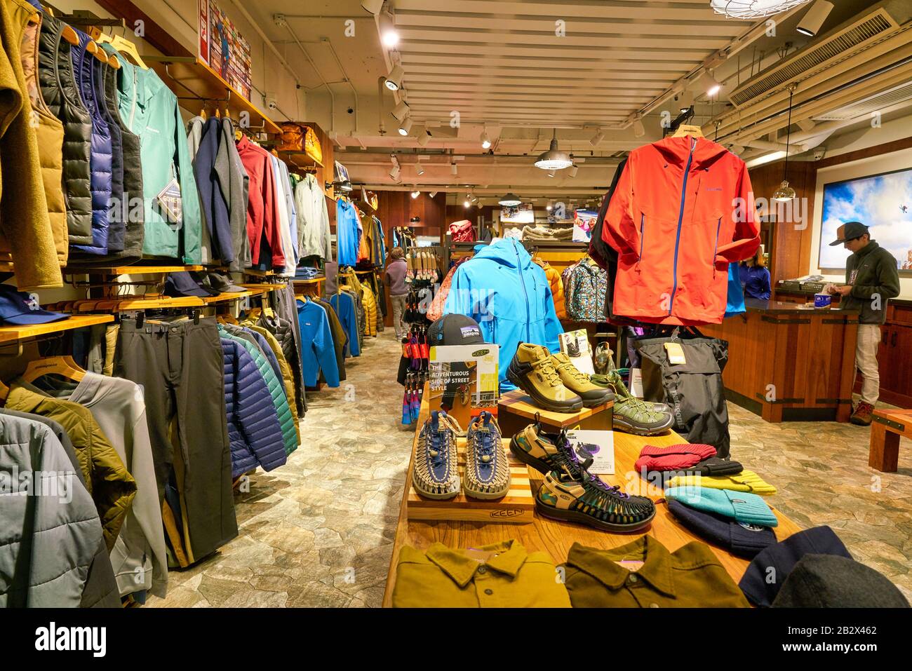 Patagonia clothing hi-res stock photography and images - Page 2 - Alamy