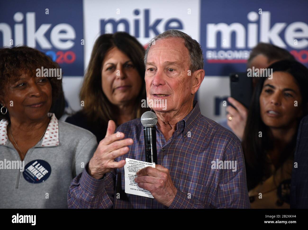 Orlando, Florida, USA. 03rd Mar, 2020. March 3, 2020 - Orlando, Florida, United States - Democratic presidential candidate former New York mayor Mike Bloomberg addresses supporters at a campaign stop at the Bloomberg campaign field office in Orlando, Florida on Super Tuesday, March 3, 2020. (Paul Hennessy/Alamy) Credit: Paul Hennessy/Alamy Live News Stock Photo