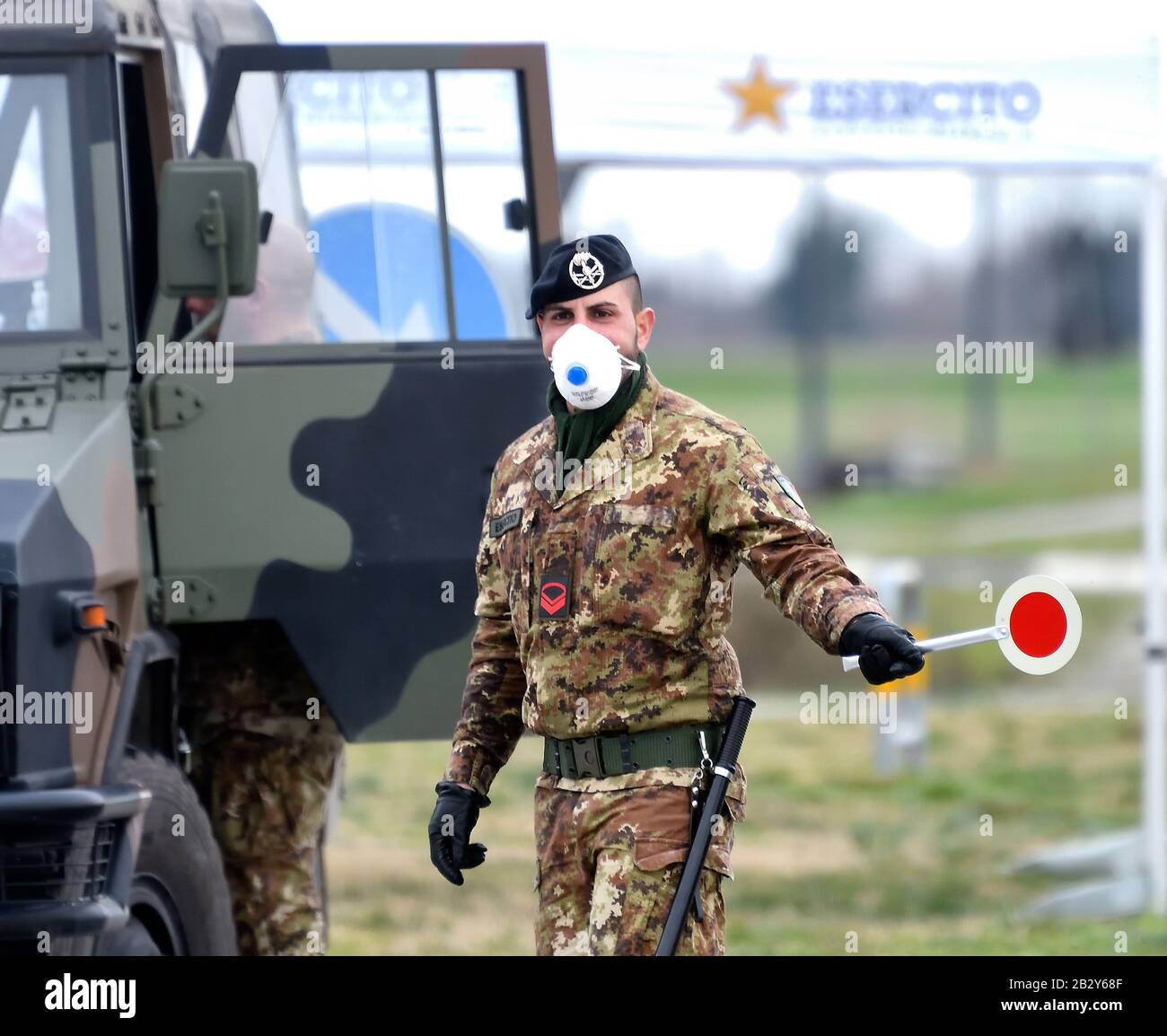 Turano Lodigiano. 4th Mar, 2020. An Italian Army soldier checks transit to and from the cordoned areas in Turano Lodigiano, Italy, Feb. 27, 2020. Italian authorities on Tuesday confirmed 2,263 coronavirus cases, which marked an increase of 428 infections compared to the previous day. The figure did not include recoveries or fatalities, whose numbers were provided separately. Credit: Xinhua/Alamy Live News Stock Photo