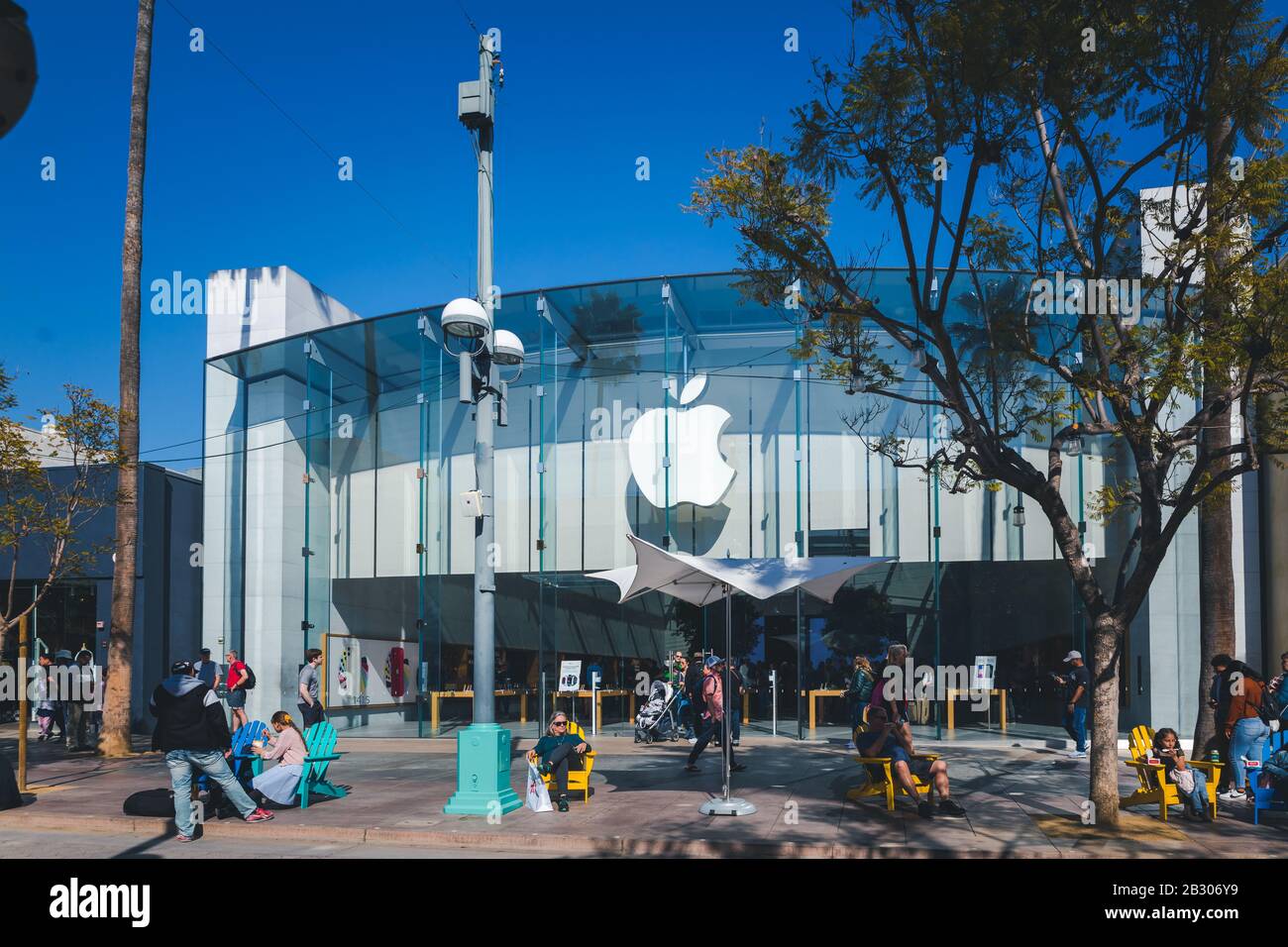 Santa Monica, California February 15, 2020 Apple store on 3rd