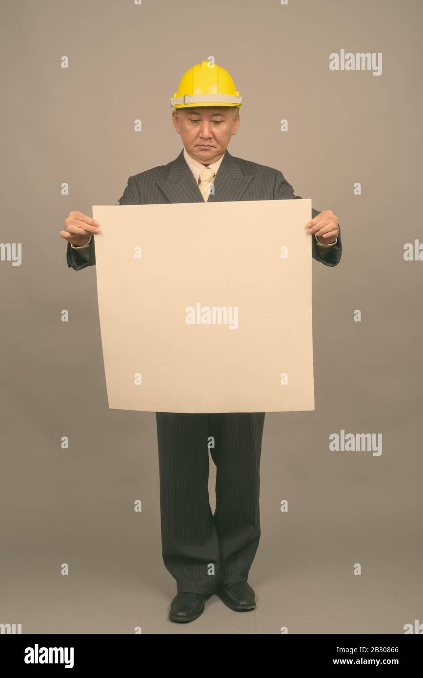 Full body asian male engineer hi-res stock photography and images - Alamy