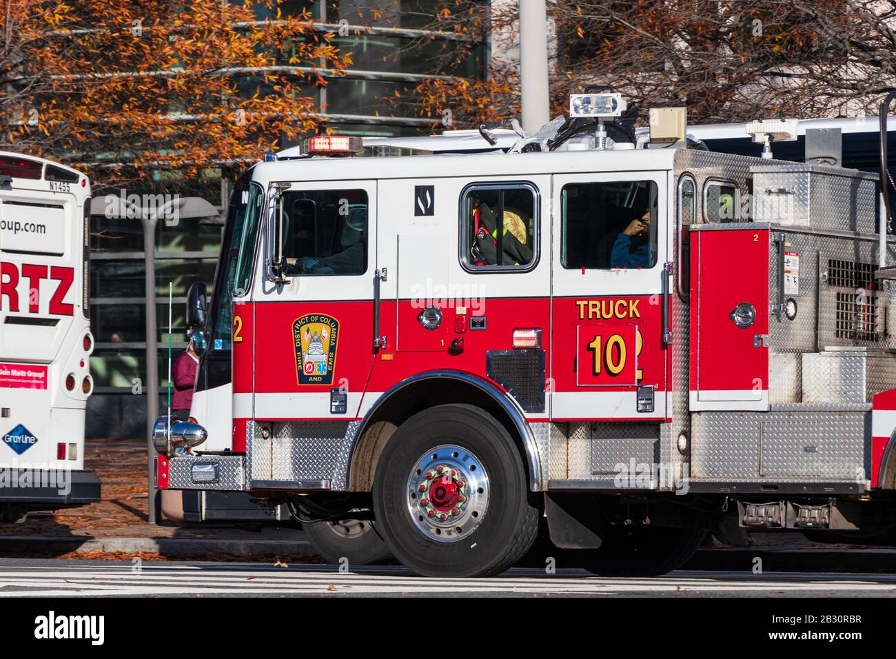 District of Columbia Fire and EMS, Ladder Truck 10 responding to call moving through downtown Washington, D.C. Stock Photo