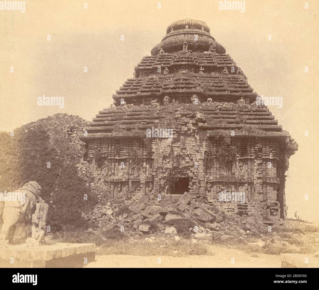 General view from the south of the mandapa of the Surya Temple or Black Pagoda Konarka - Orissa 1890. Stock Photo