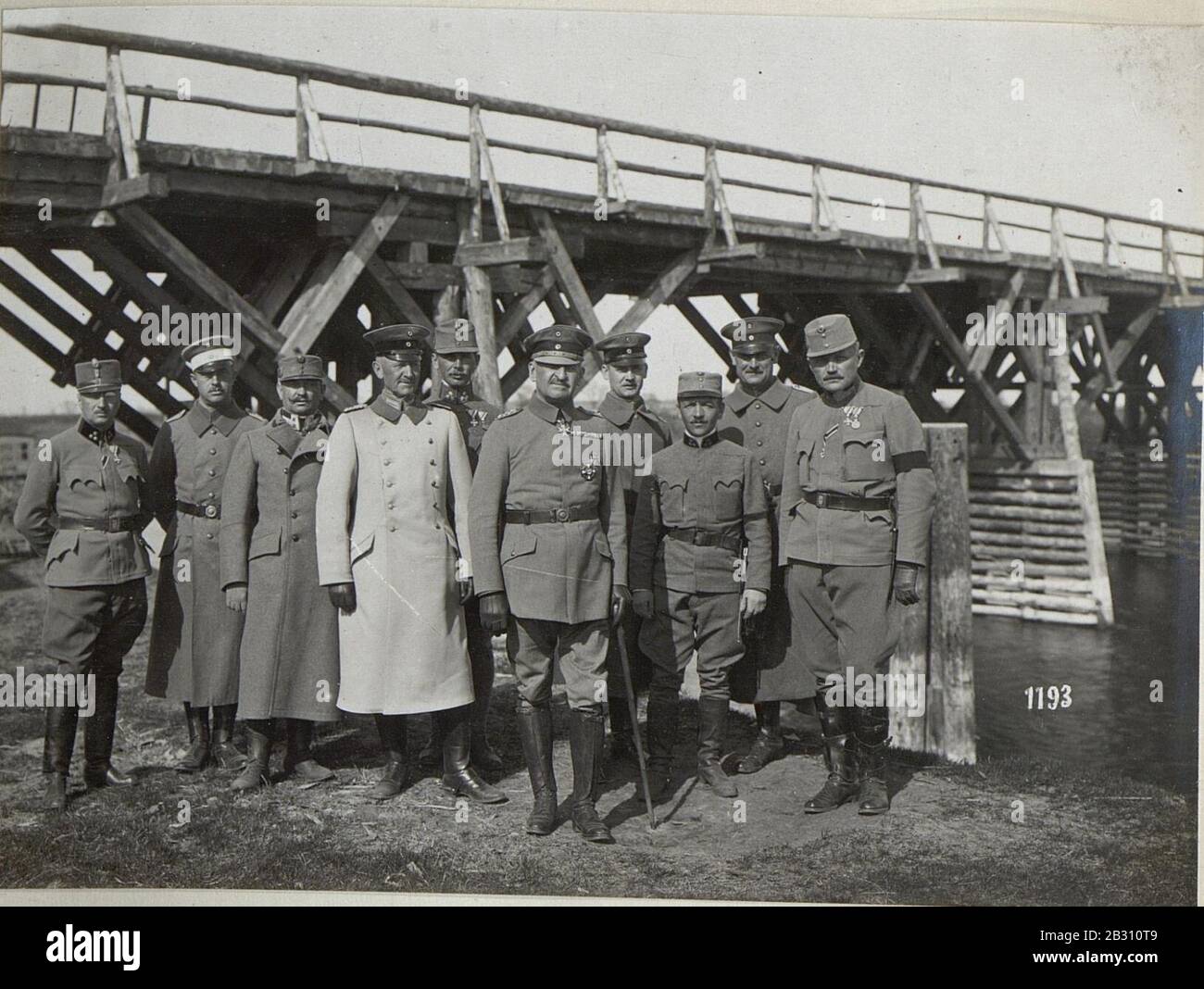 General von Linsingen posiert bei der nach ihm benannten Brücke Stock Photo