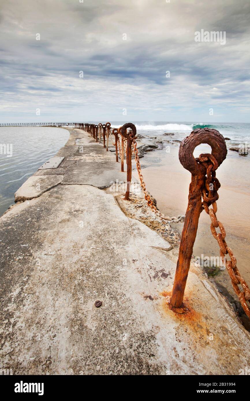 chain fence Newcastle baths in nsw, Australia Stock Photo - Alamy