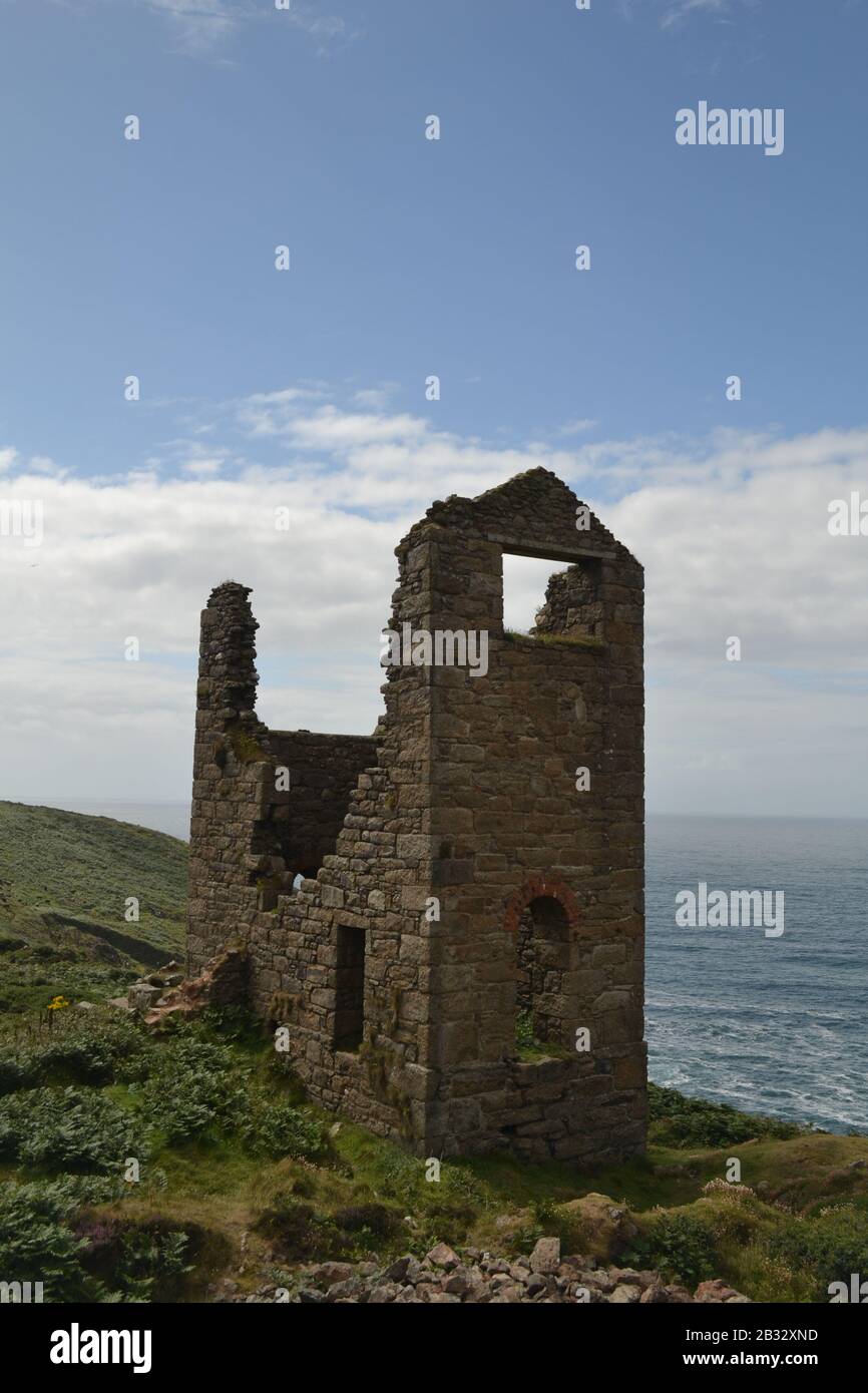 Cliffside Crowns Engine houses at Botallock, on the Atlantic coast Cornwall England Stock Photo