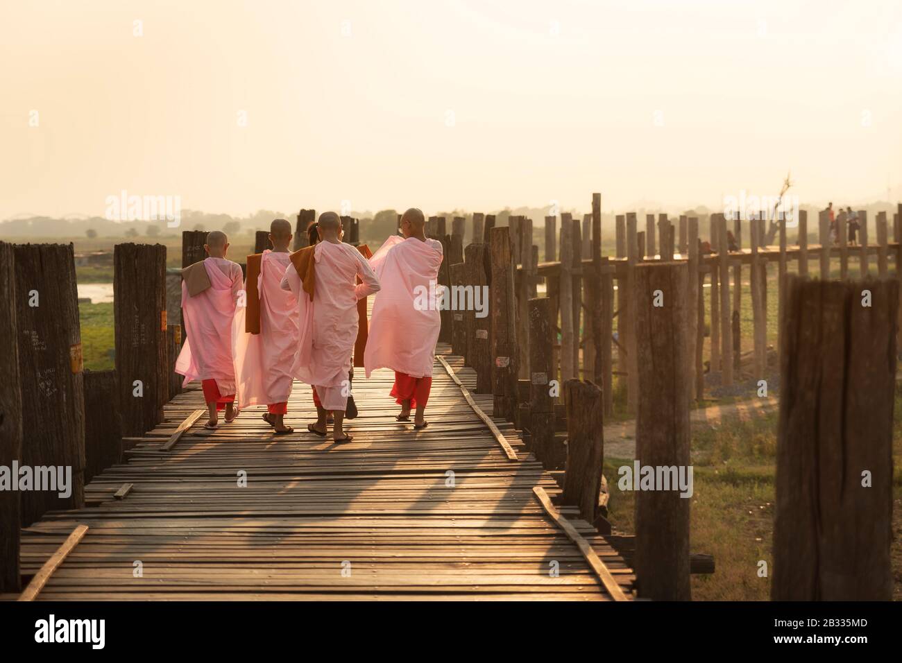Sunset at U Bein bridge in Amarapura (Myanmar - Burma Stock Photo - Alamy