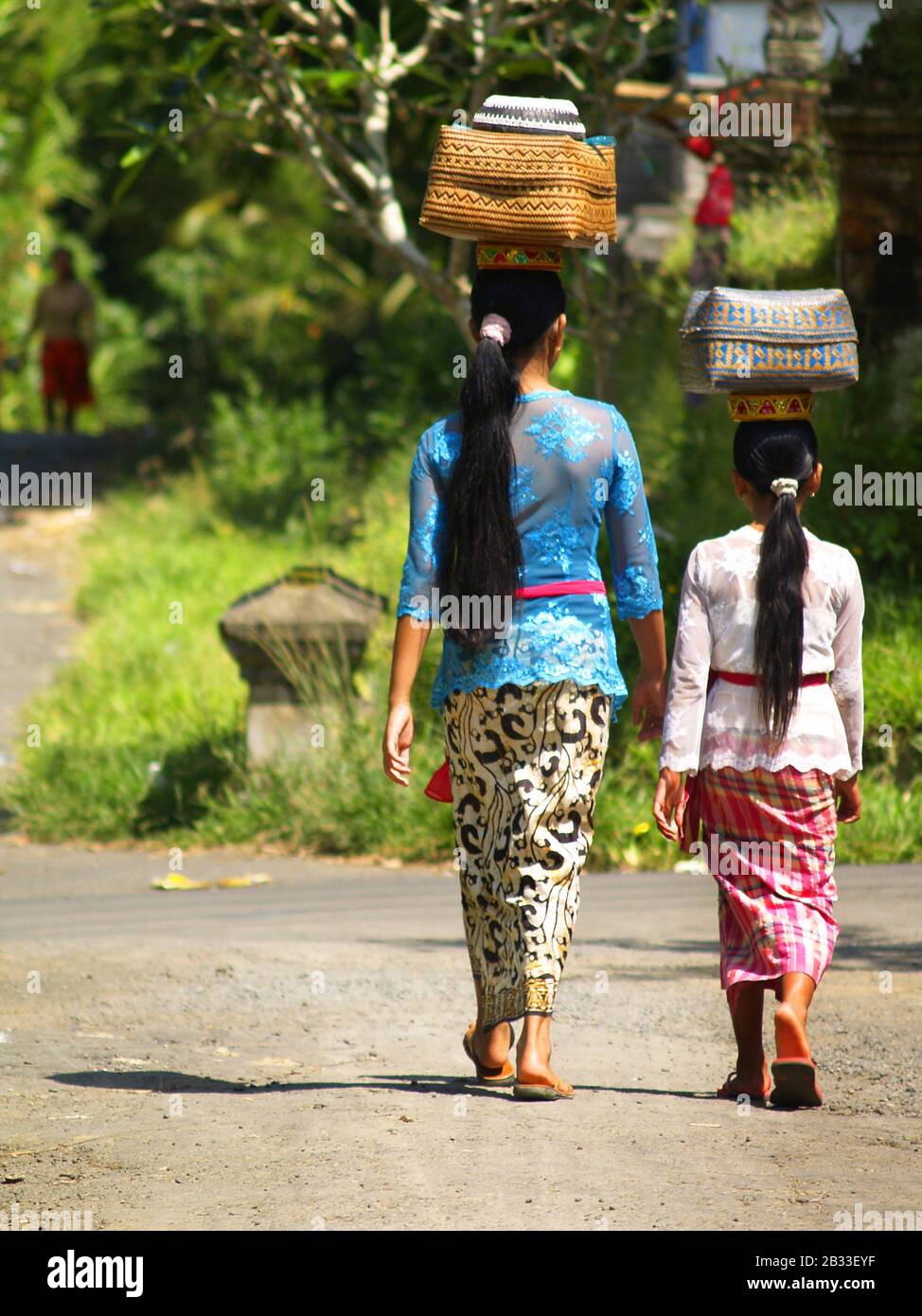 Balinese woman wearing traditional costume, sarong ,during ceremony in Bali-Indonesia  Stock Photo - Alamy