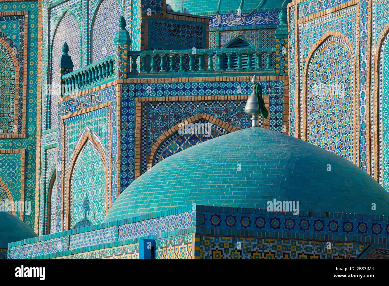 Мусульманские постройки. Исламский стиль в архитектуре. Узбекистан мечети медресе мавзолеи. Ближний восток мечети. Исламская архитектура арабески.