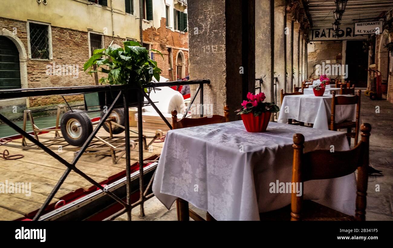 Coffee table of a restaurant in Venice Stock Photo Alamy