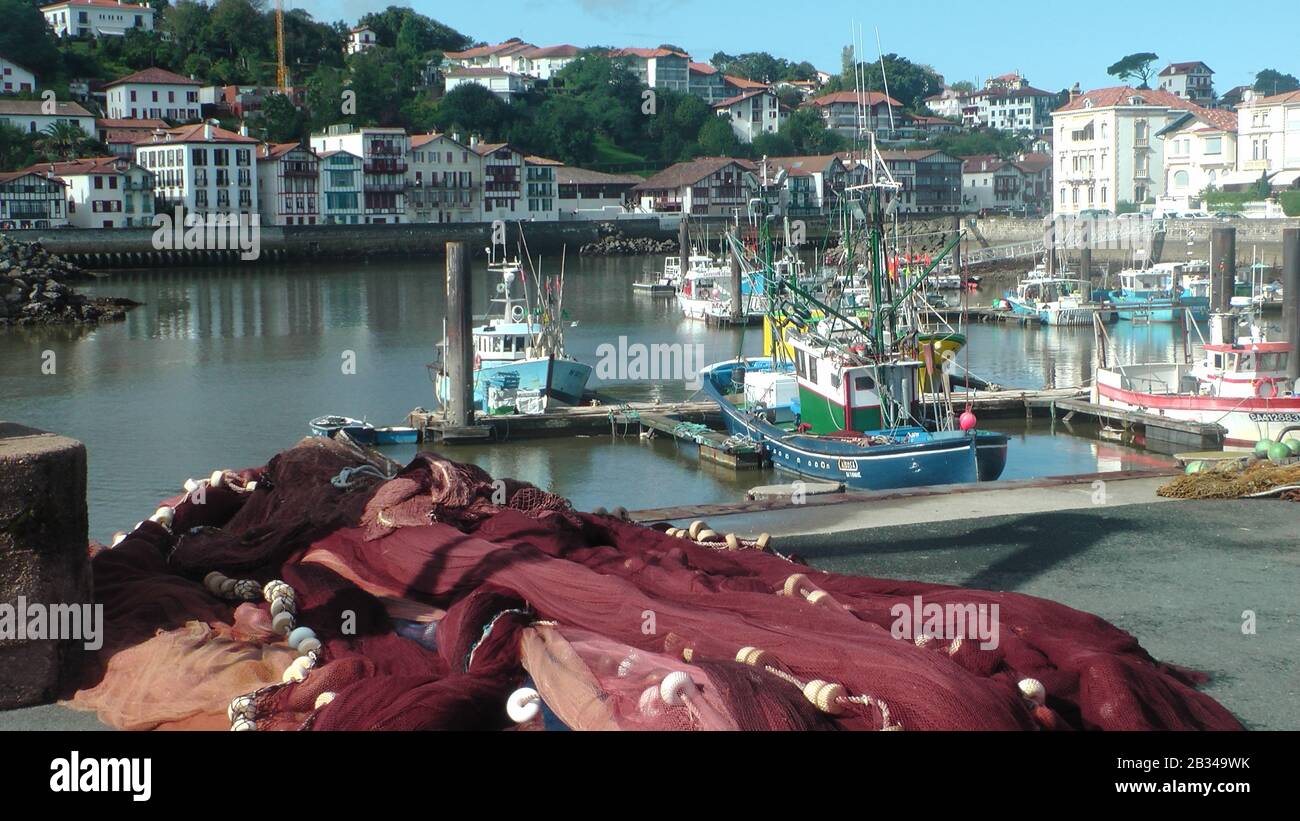 St.Jean-de-Luz: Fischerhafen * fishing port, looking across to Ciboure, the town of Maurice Ravel Stock Photo