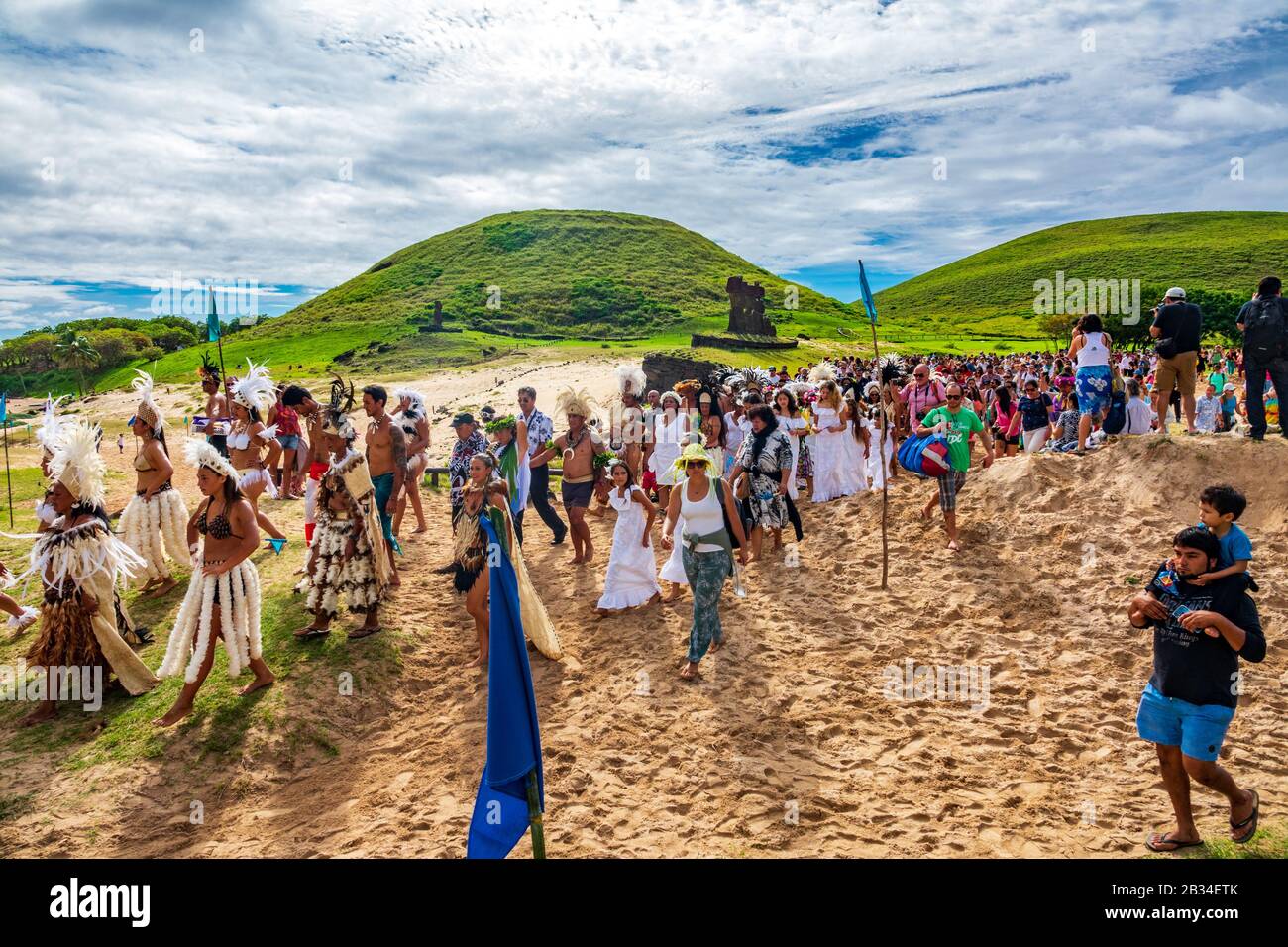 Rapa Nui historic boat arrives to Anakena beach, the crowd reception ...