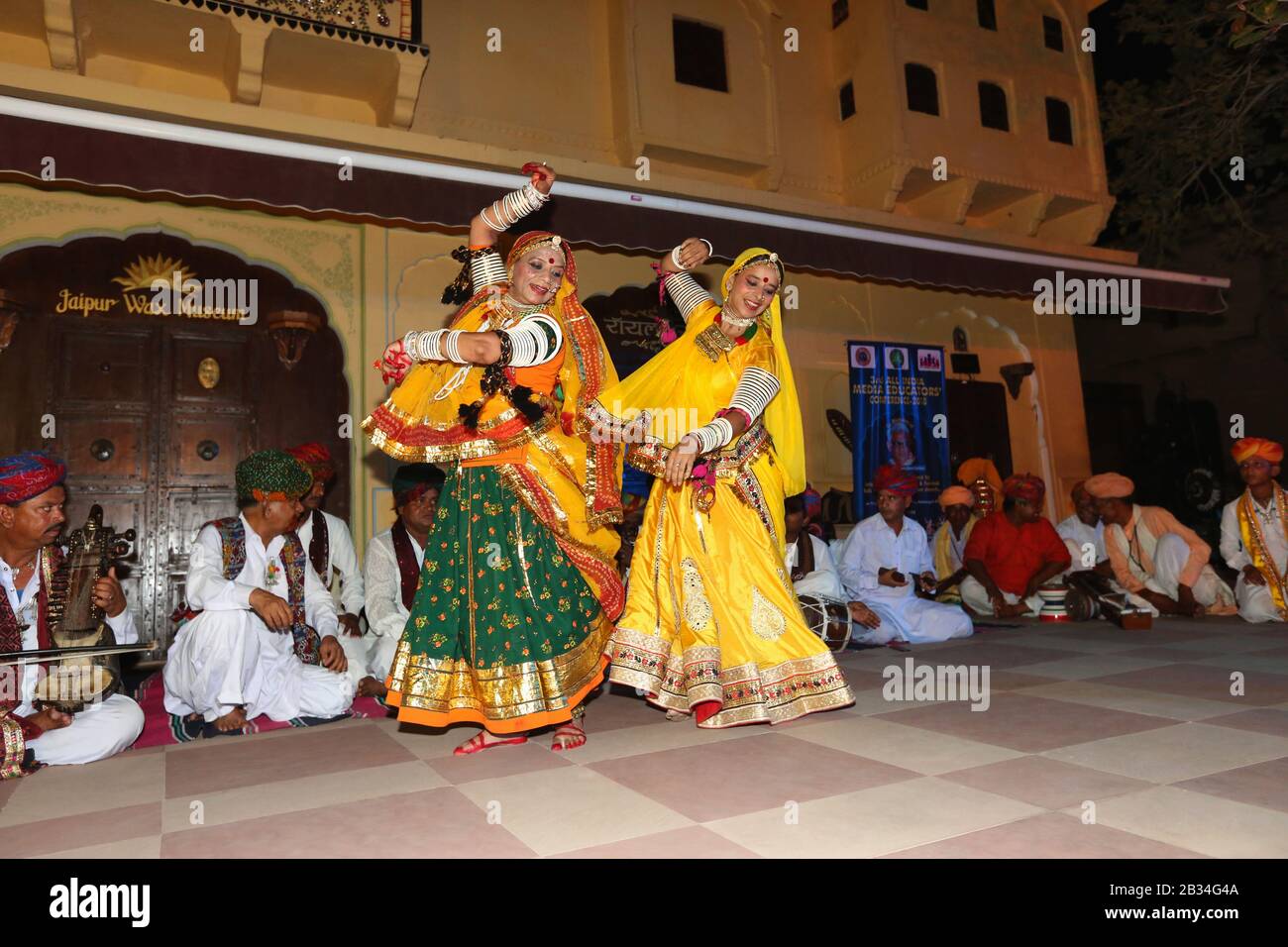 7 Jul 2018, Jaipur, Rajasthan, India. Two Female dancers in colorful attire performing at Sheesh Mahal Stock Photo