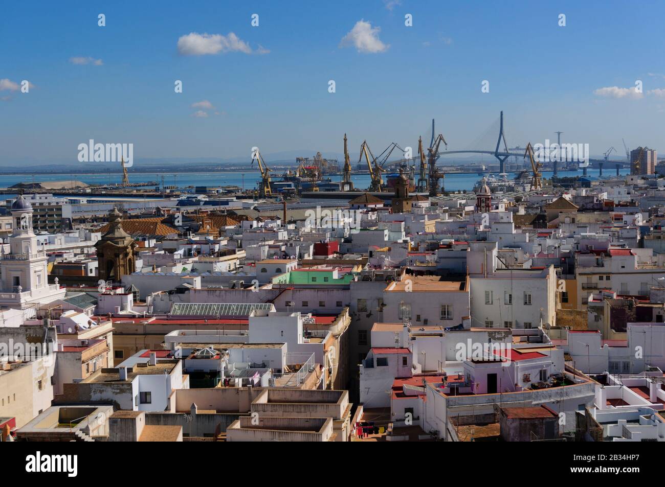 Vista de la ciudad de Cádiz y del puente de la Constitución de 1812 Stock Photo