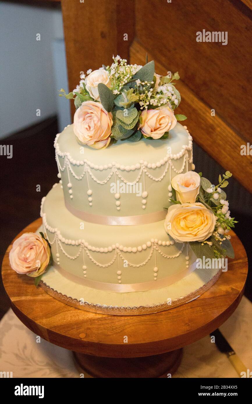 30 BEST 2 Tier Wedding Cake Ideas 2023 [Guides + Tips] | Deer Pearl Flowers