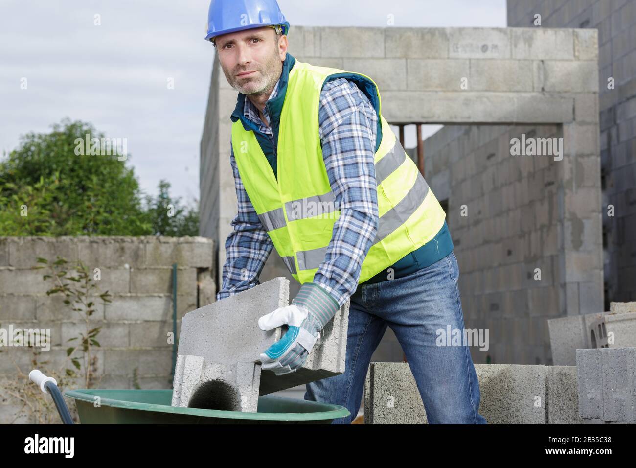 bricklayer builder working with autoclaved aerated concrete blocks Stock Photo