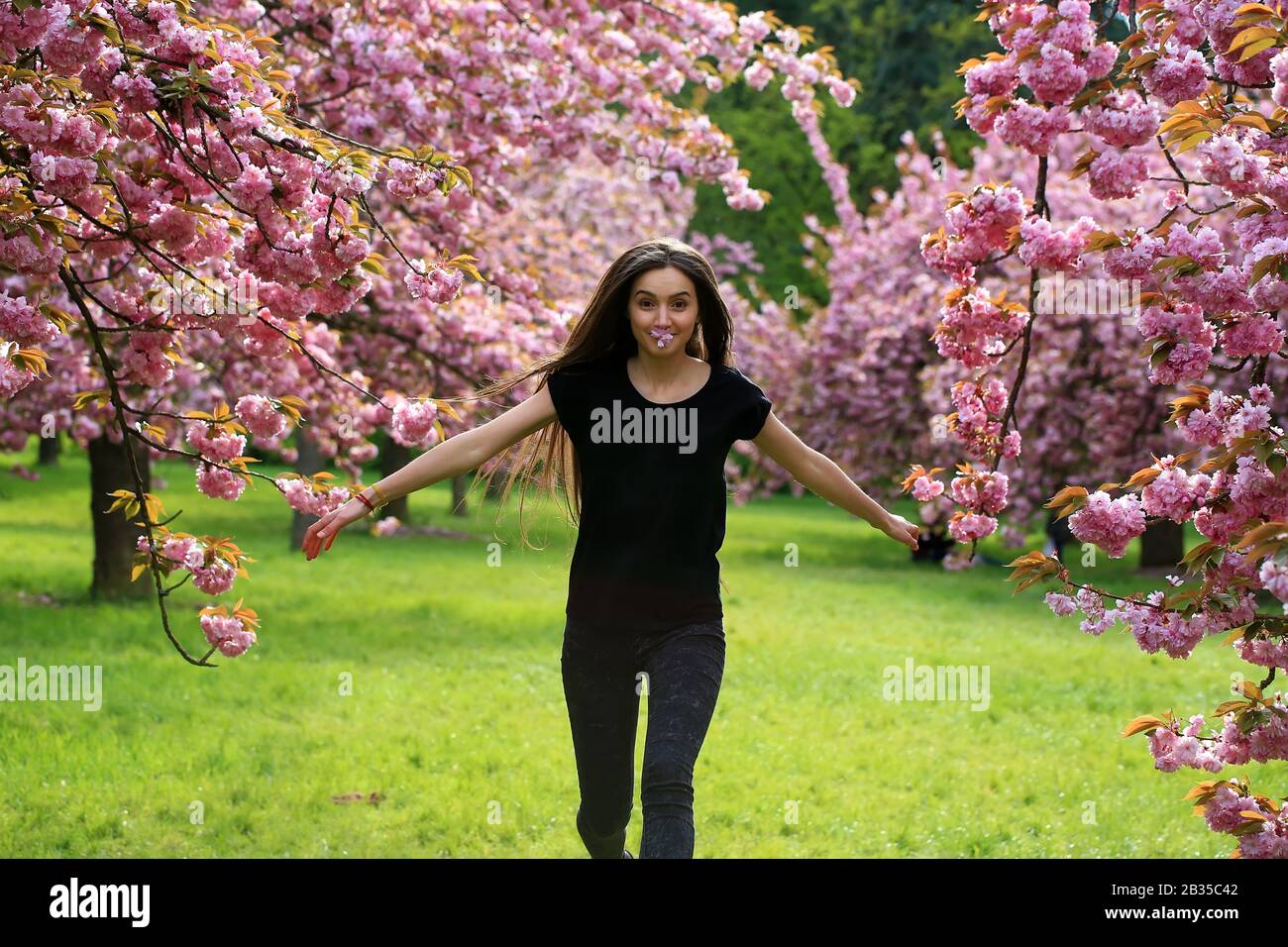 Happy beautiful young teenage girl in blossom park Stock Photo - Alamy