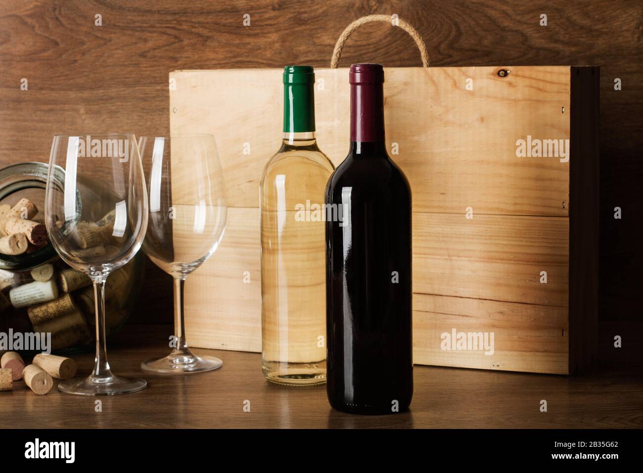 Download Wooden Wine Box High Resolution Stock Photography And Images Alamy Yellowimages Mockups