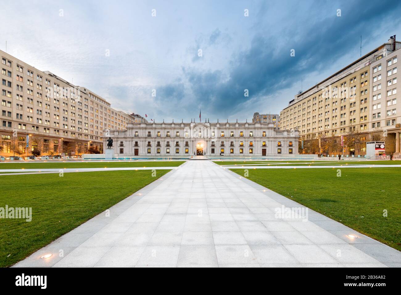Palacio de la moneda santiago chile hi-res stock photography and images ...