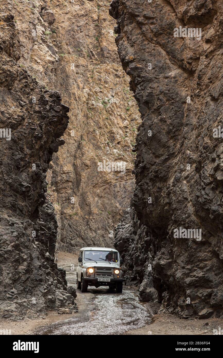 Mongolia, Omnogovi province, Russian jeep UAZ 469 in Yolyn Am Gorges Stock Photo