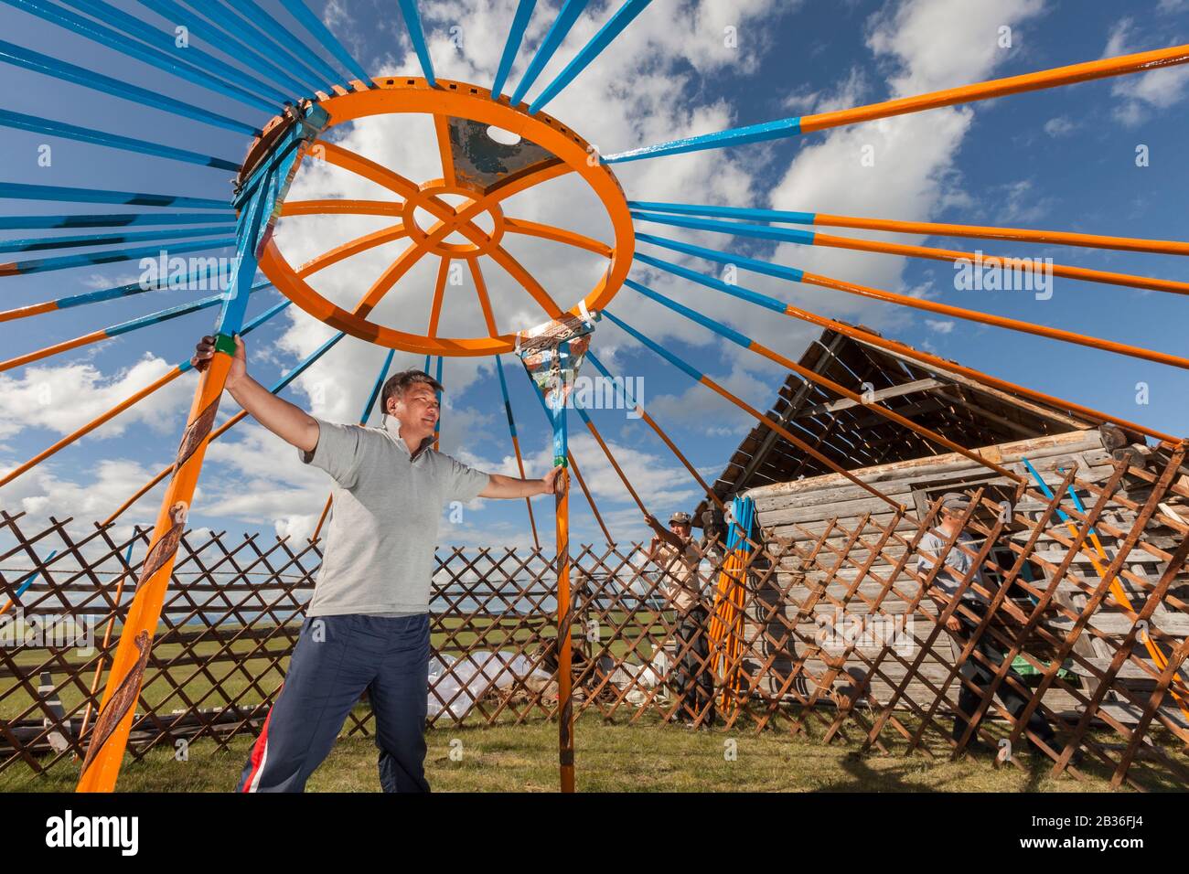 Mongolia, Khovsgol province, Tsagaannuur, pitching of a yourte Stock Photo