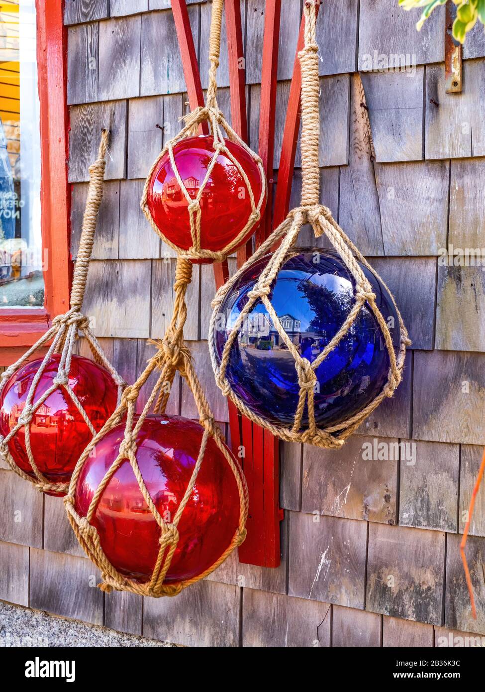 Vintage nautical glass floats hi-res stock photography and images - Alamy