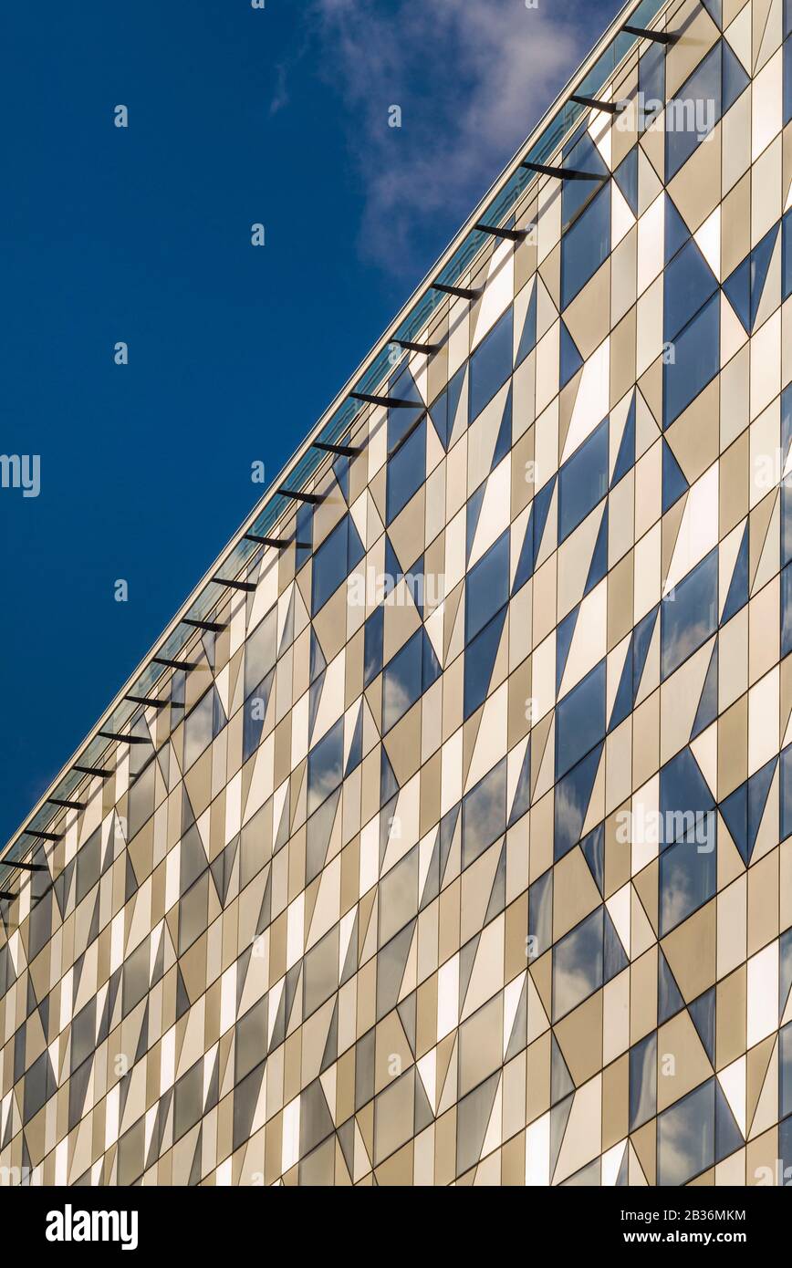 Metal clad building hi-res stock photography and images - Alamy