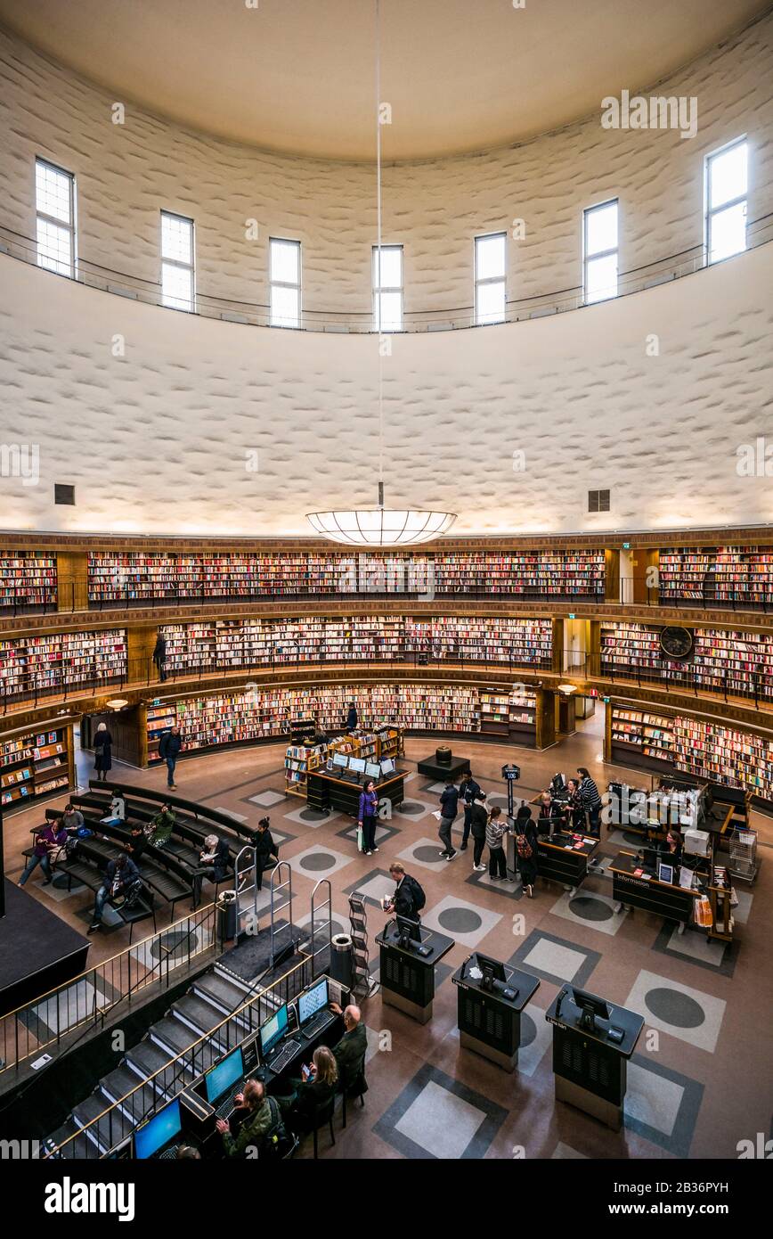 Sweden, Stockholm, City Library, circular interior by architect Erik Gunnar Asplund Stock Photo