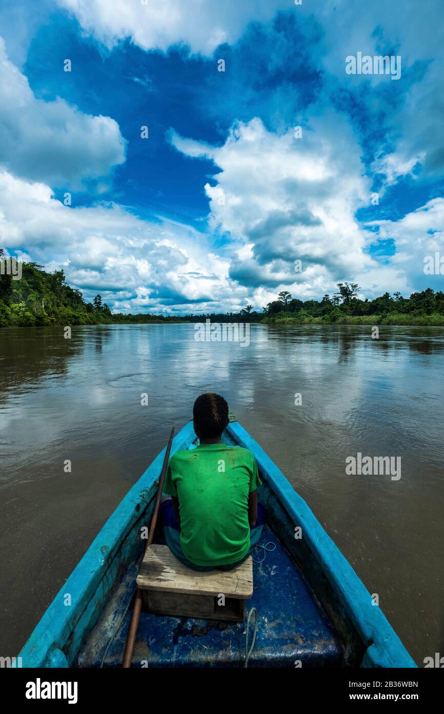 Indonesia, West Papua, Korowai expedition, approach on the Brazza river Stock Photo