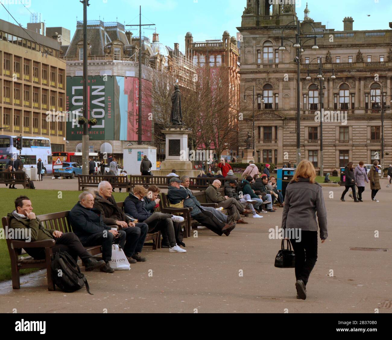 Glasgow, Scotland, UK, 4th March, 2020: UK Weather: Sunny spring day saw locals and tourists enjoy the sun in George square in the city centre. Copywrite Gerard Ferry/ Alamy Live News Stock Photo
