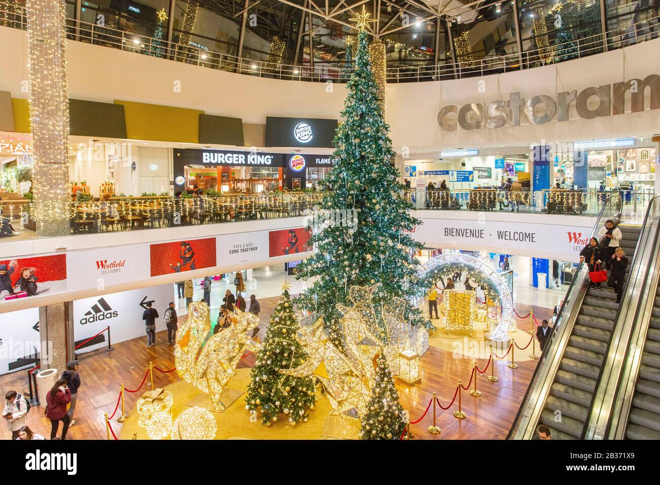 France, Hauts de Seine, La Defense, business district, shopping mall  Westfield Les 4 Temps Stock Photo - Alamy