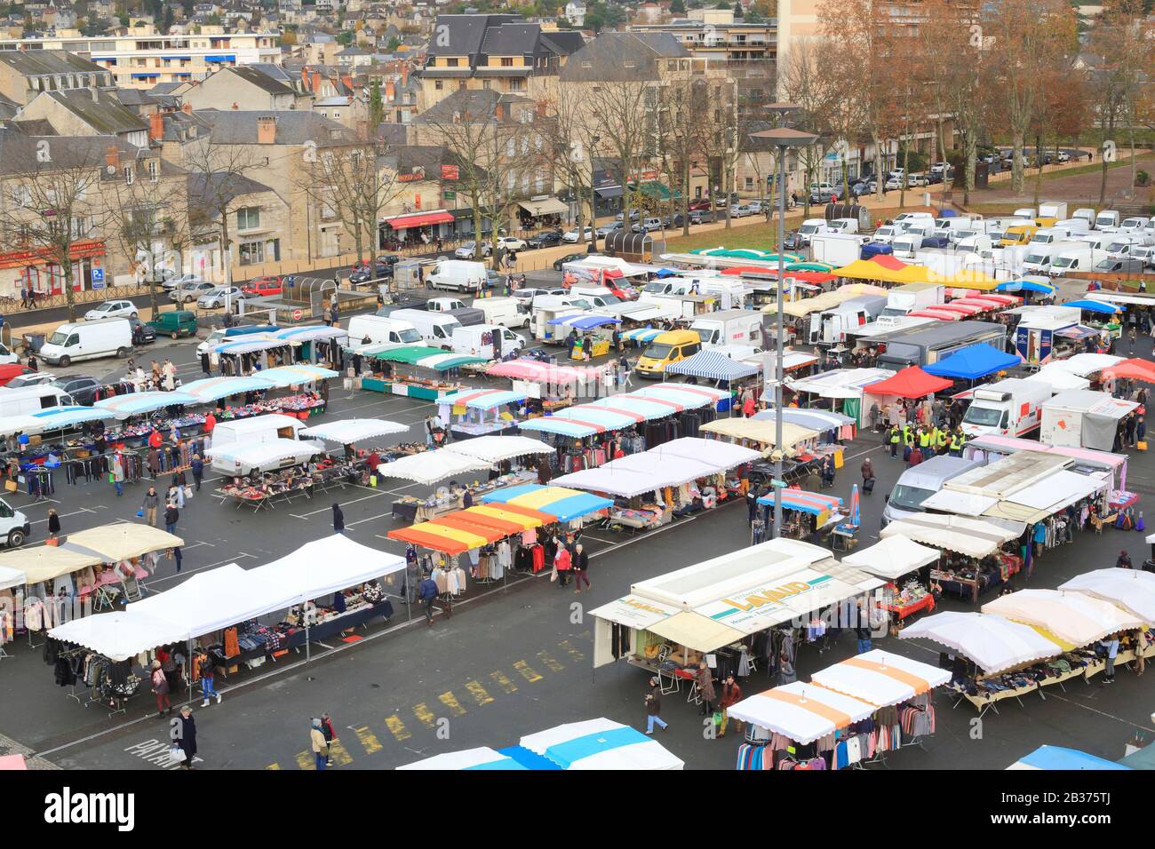 France, Correze, Brive la Gaillarde, market outside the Halle Georges  Brassens Stock Photo - Alamy