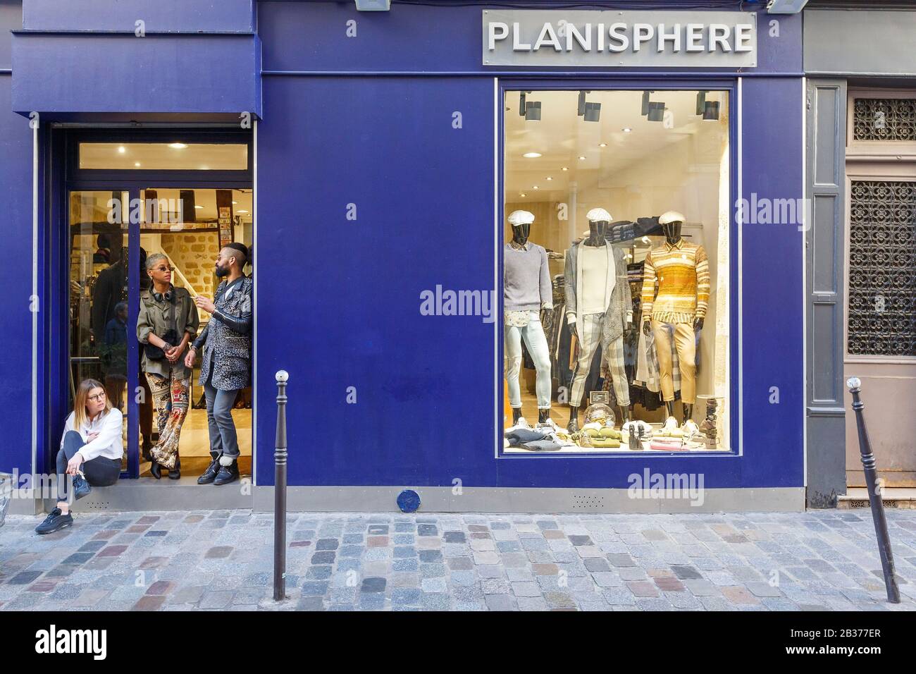 Paris france clothes shop sign hi-res stock photography and images - Alamy