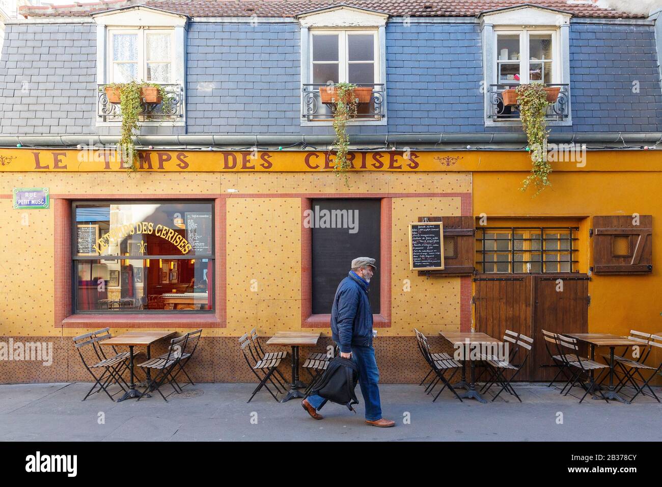 France, Paris, restaurant Le Temps des Cerises in rue de la Cerisaie Stock Photo