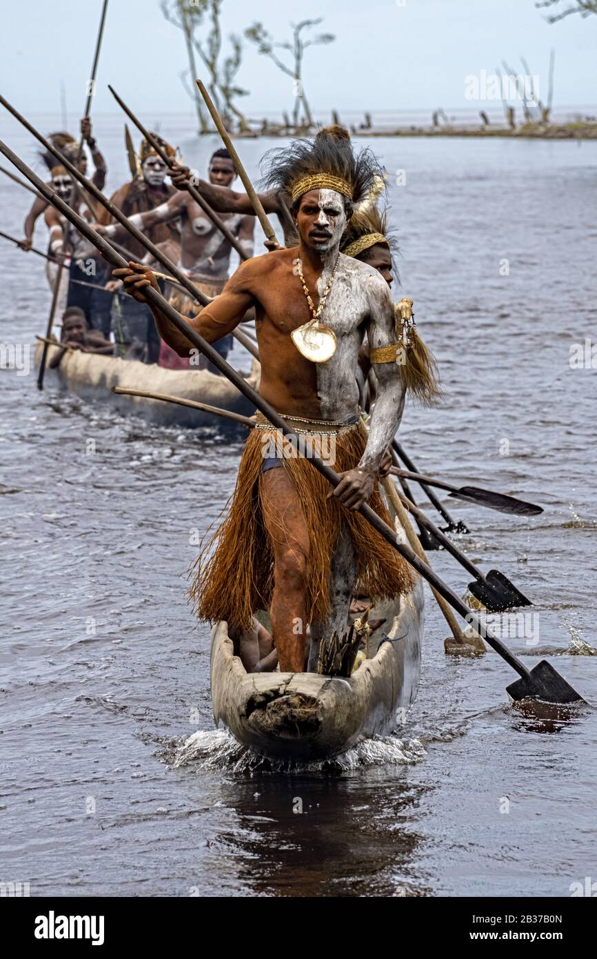 Api Asmat Asmat people river hi-res stock photography and images - Alamy