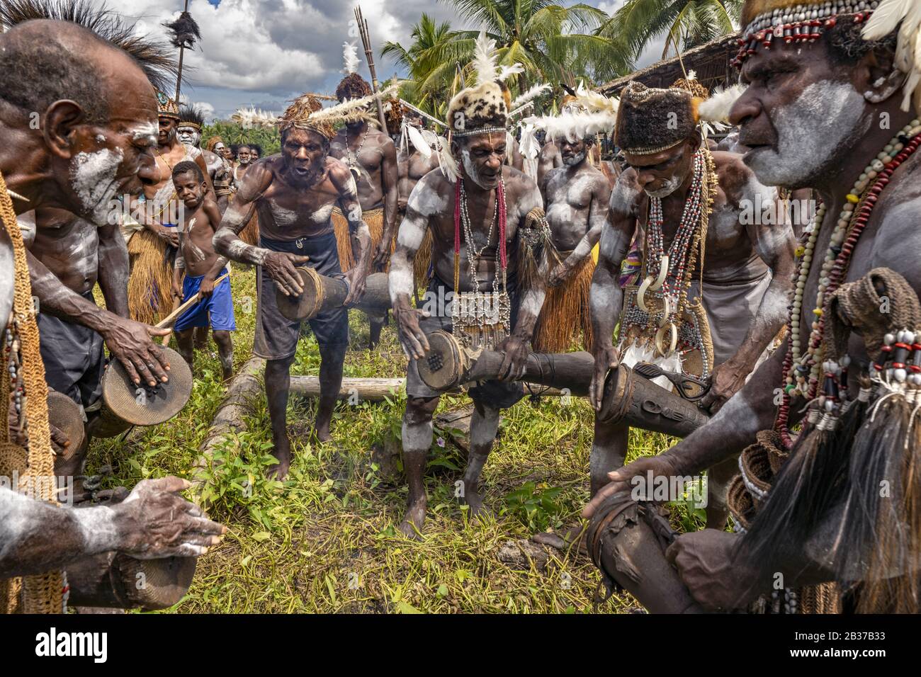 Indonésie, Papua, Agats district, Beriten village, Asmat tribe, drum ceremony Stock Photo