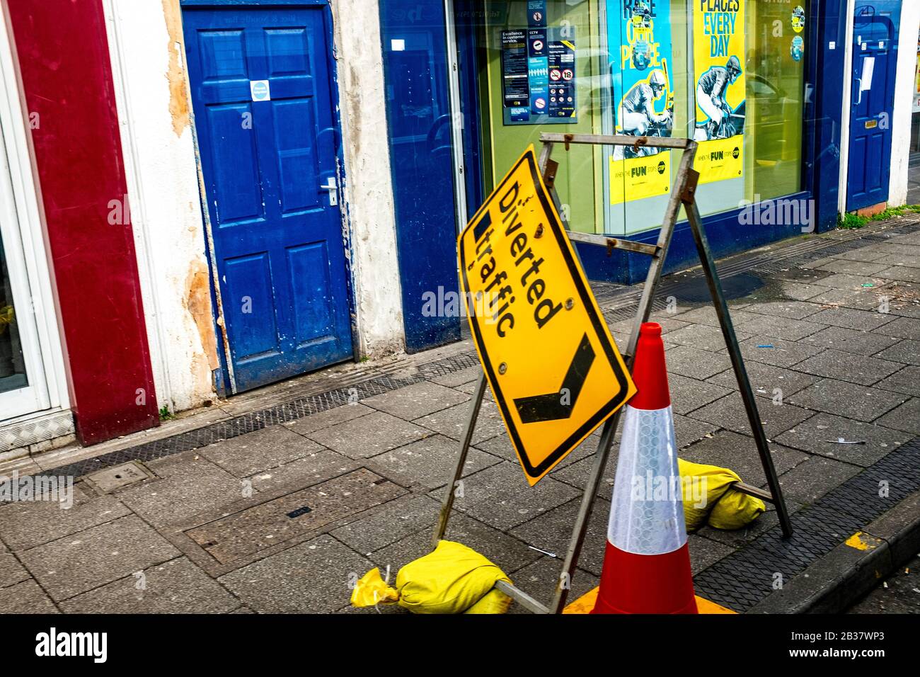 Traffic cones yellow sign hires stock photography and images Alamy