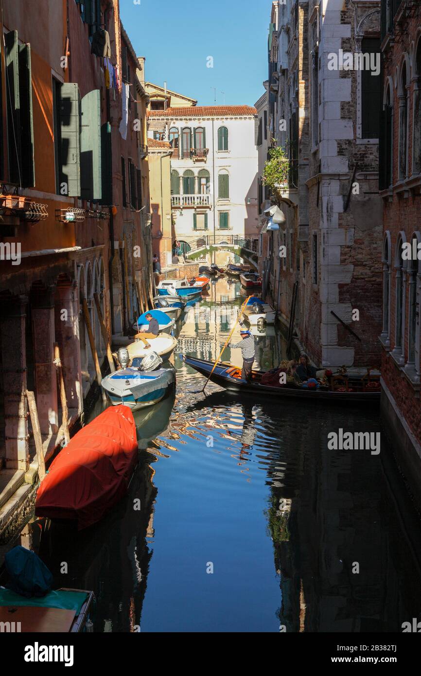 Venice gondola reflection hi-res stock photography and images - Alamy