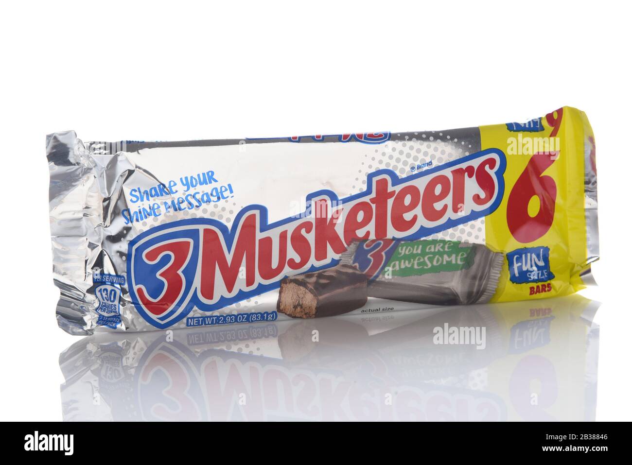 IRVINE, CALIFORNIA 9 OCT 2019 A package of 6 Fun Size 3 Musketeers
