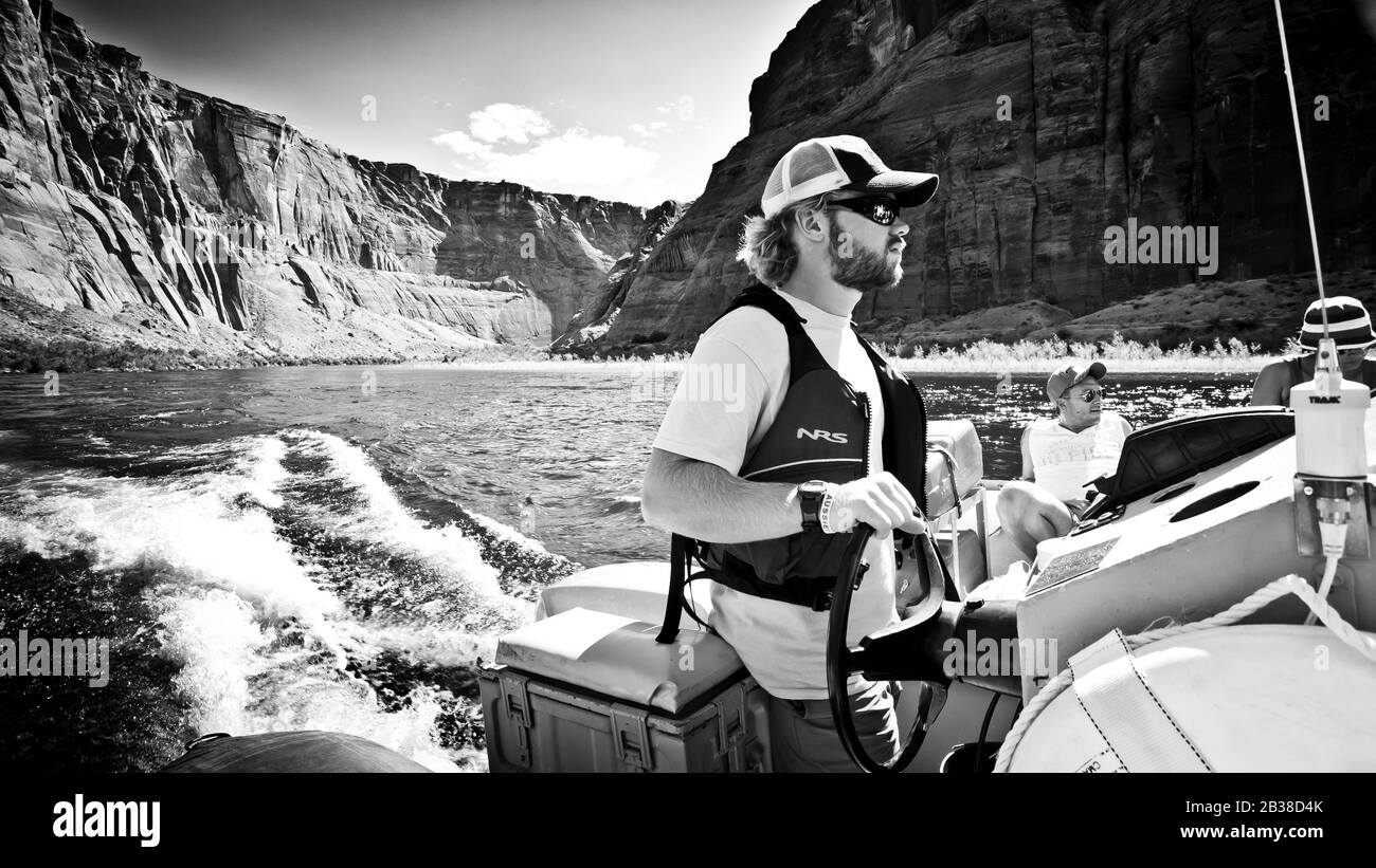 river-guide-on-colorado-river-power-boat-tour-on-calm-rapids-glen